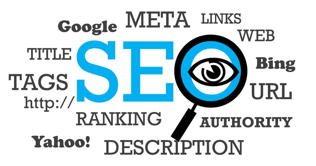 lente di ingrandimento che evidenzia le caratteristiche principali della seo come i links, web, url, google e i tags